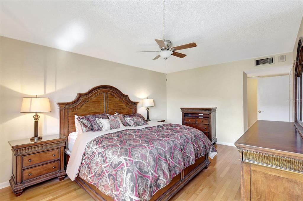 660 ISLAND WAY 708 photo 22