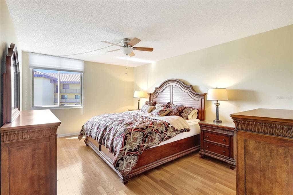 660 ISLAND WAY 708 photo 21