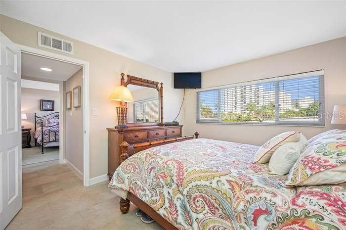 1351 GULF BOULEVARD 118 photo 23