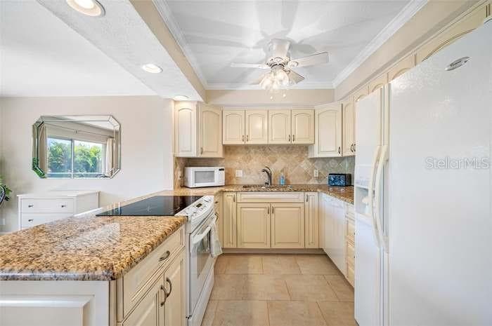 1351 GULF BOULEVARD 118 photo 13