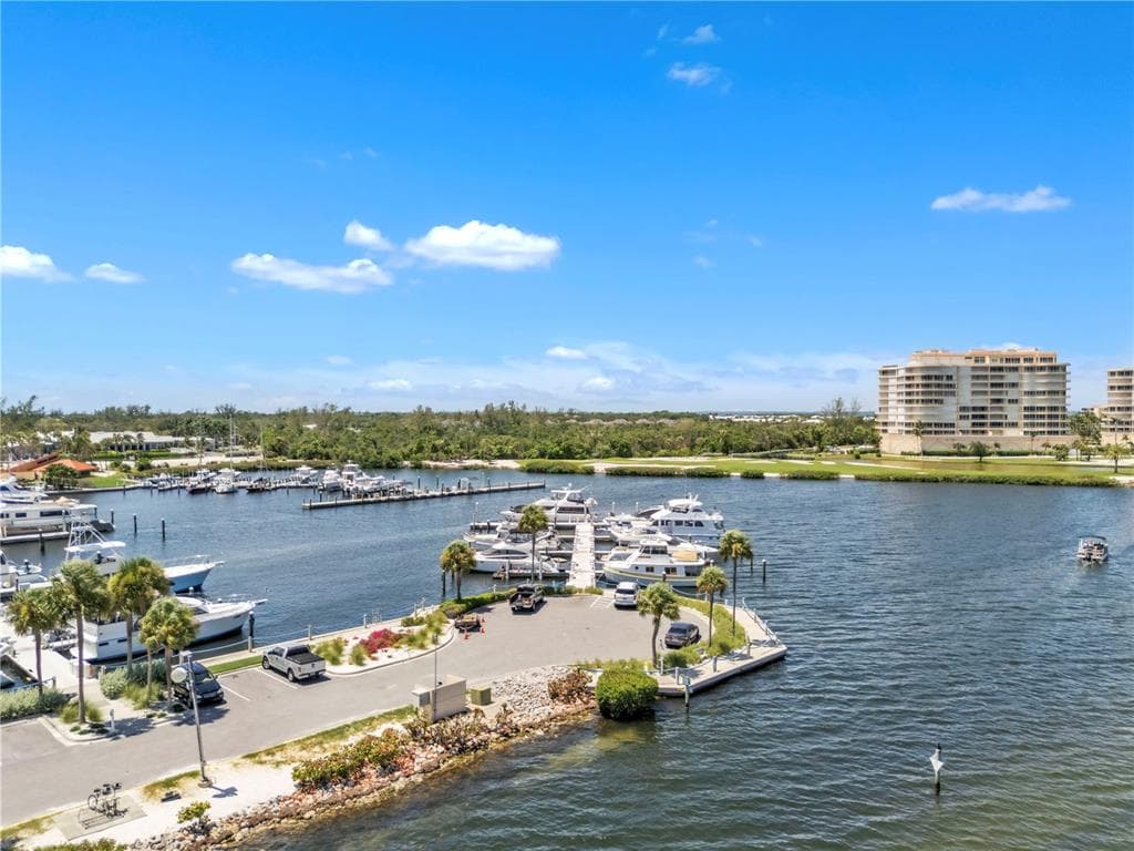 2600 HARBOURSIDE DRIVE R9 photo 7