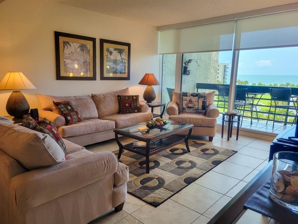 1105 GULF OF MEXICO DRIVE 402 photo 3