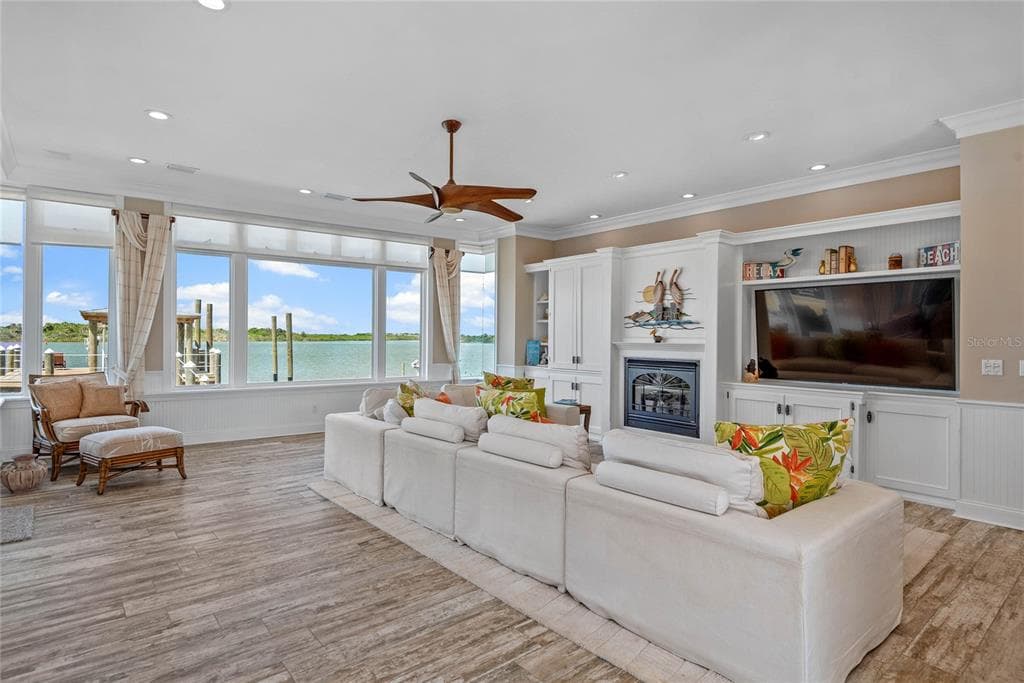 2012 SPYGLASS LANE photo 7