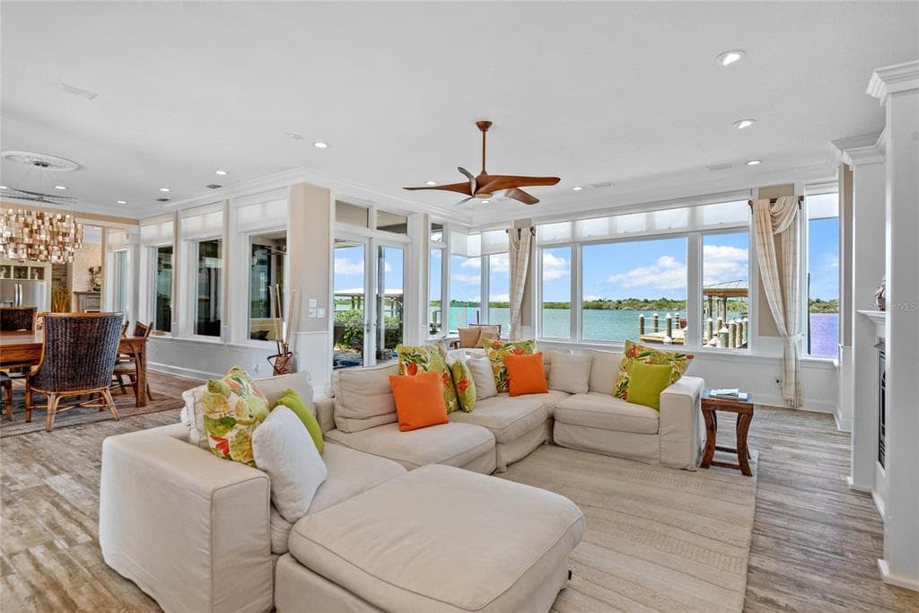 2012 SPYGLASS LANE photo 9