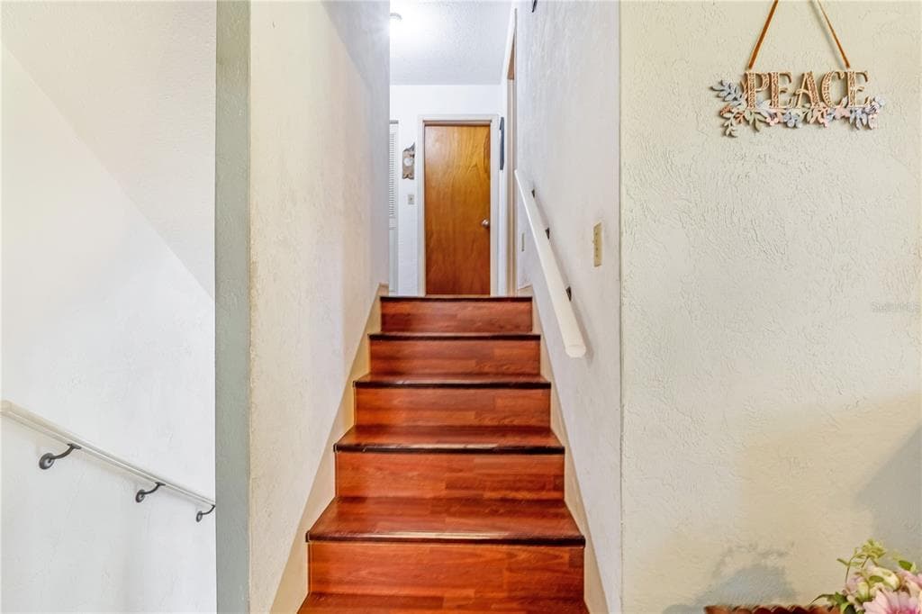 24 OAK STREET 5