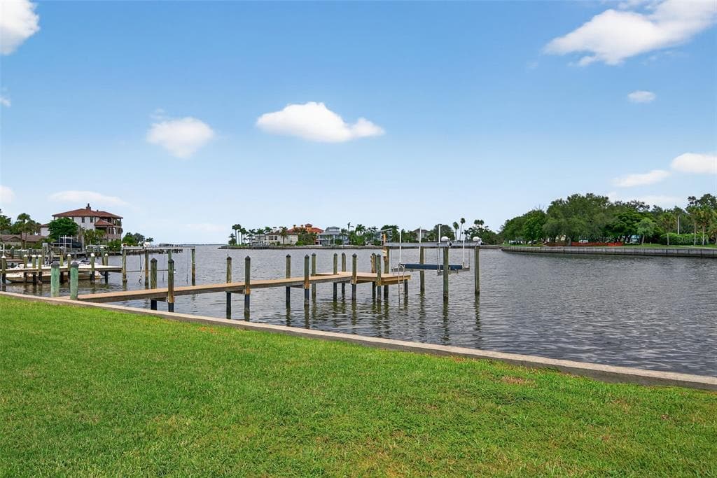 377 S SHORE DRIVE photo 10