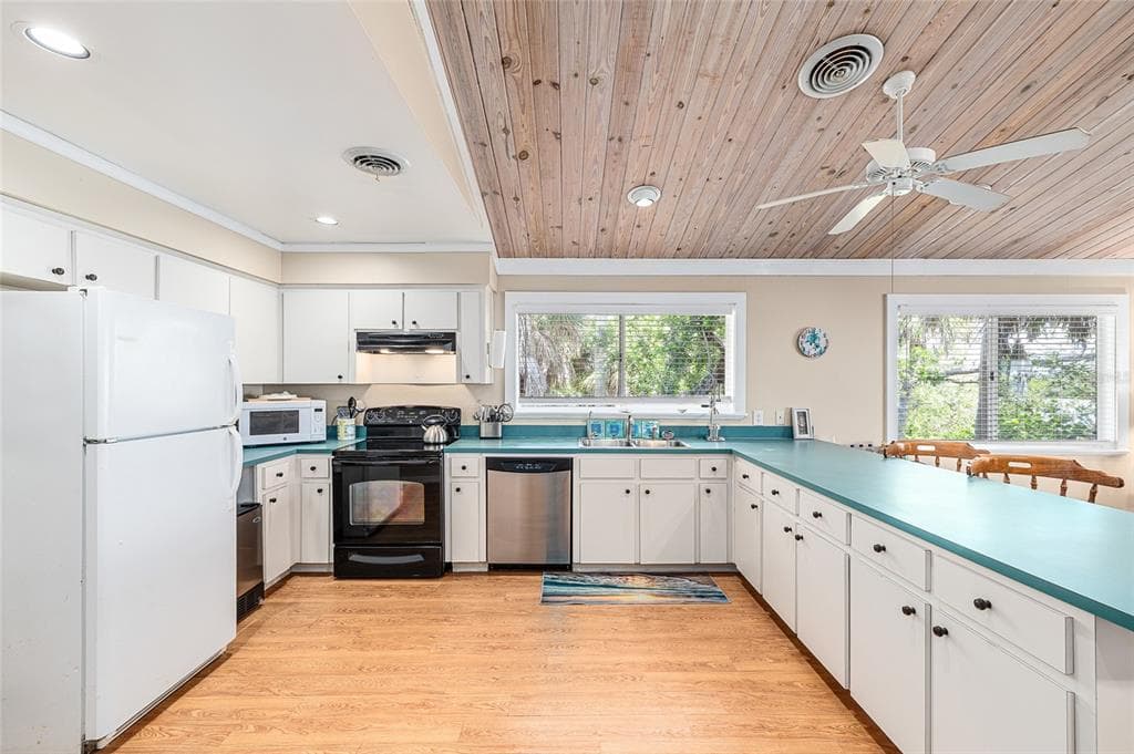 8178 LITTLE GASPARILLA ISLAND photo 14