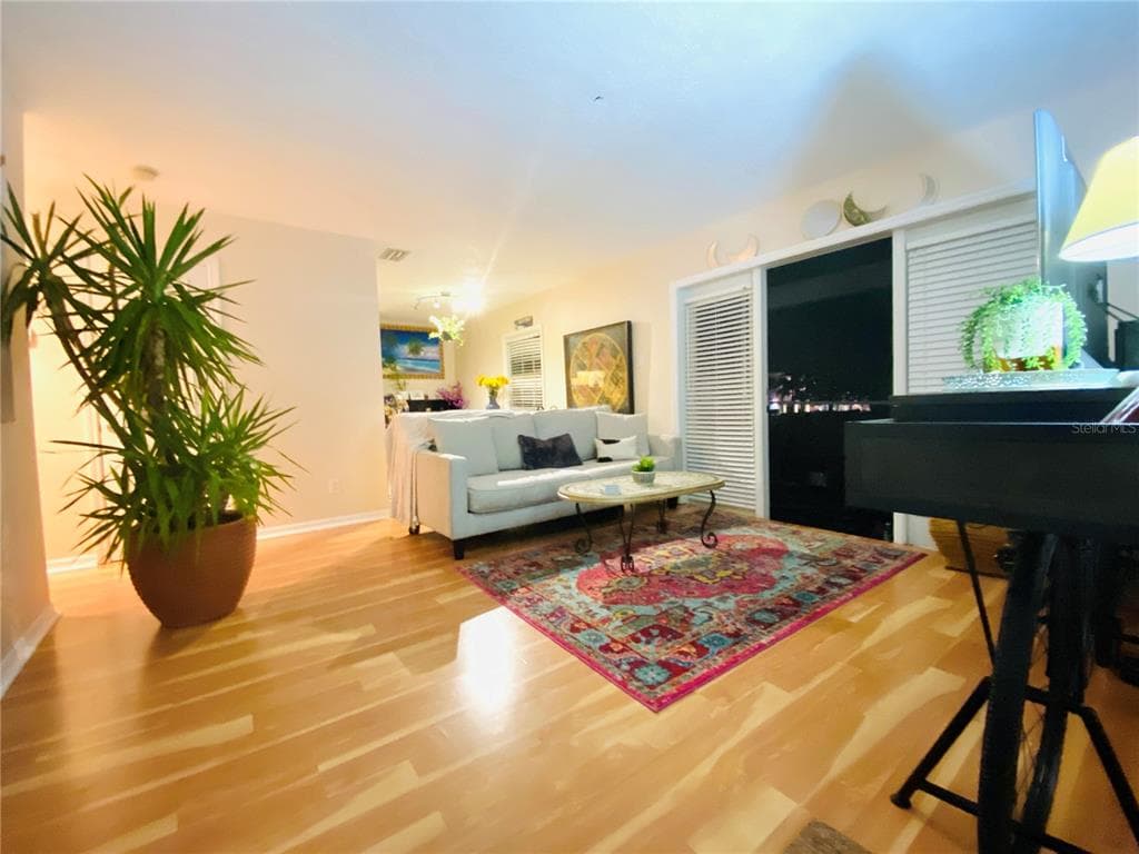 5020 BEACH DRIVE SE D photo 1