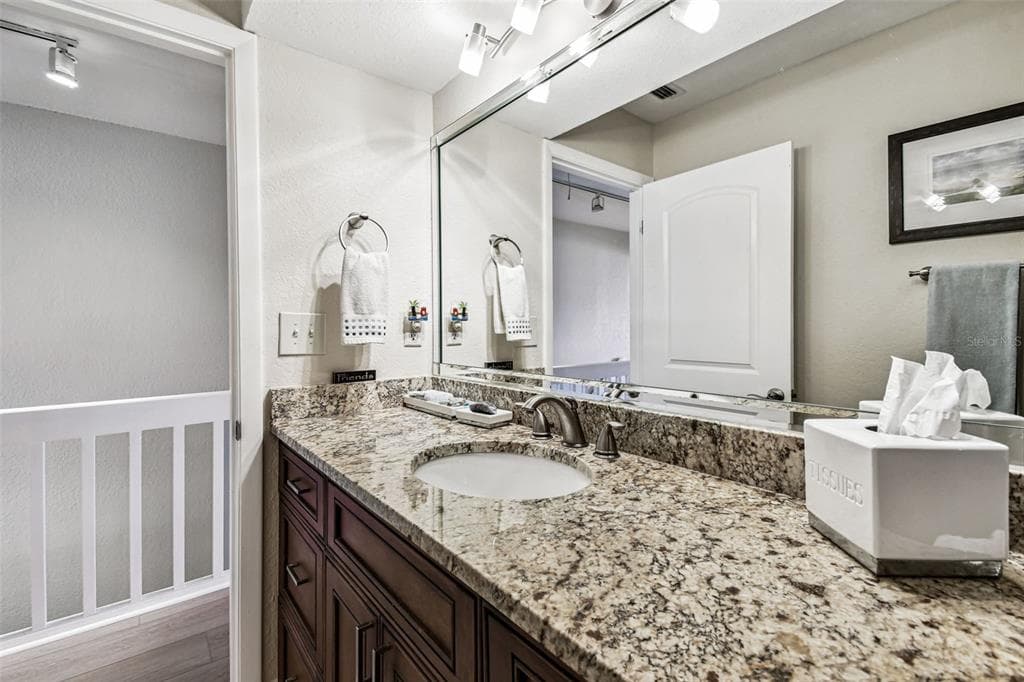 127 1ST STREET E 103 photo 22