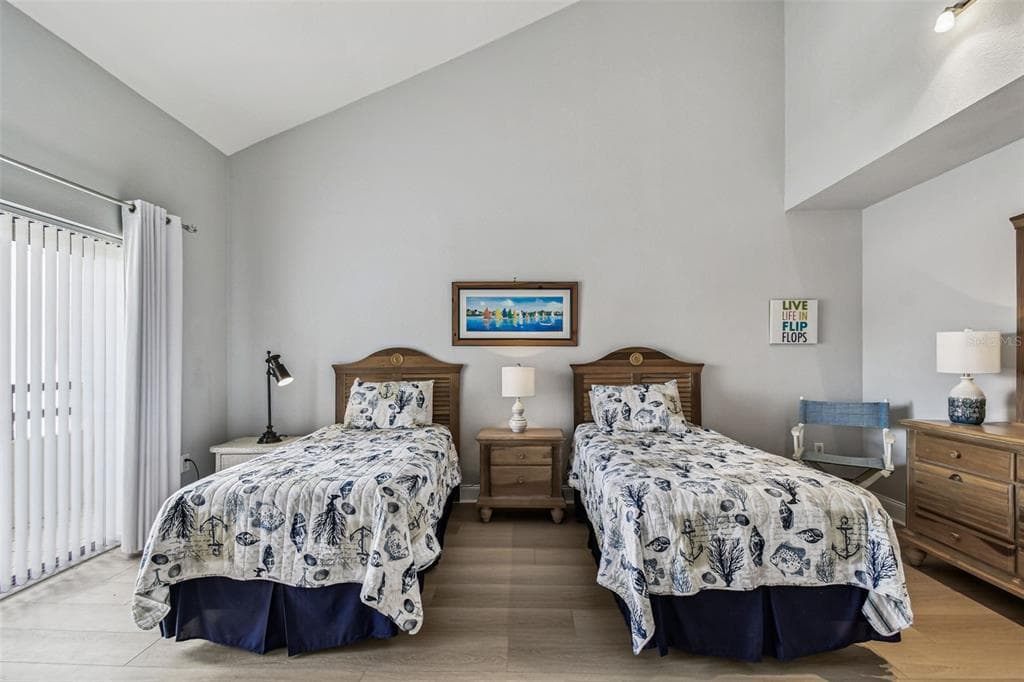127 1ST STREET E 103 photo 8