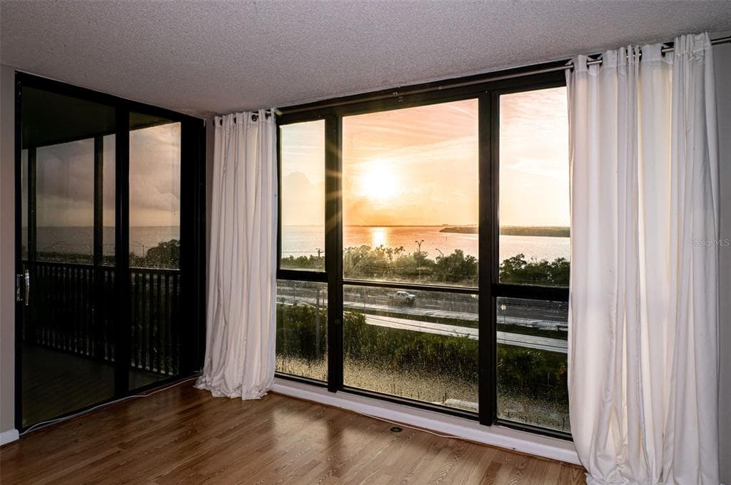 7100 SUNSHINE SKYWAY LANE S 608 photo 11