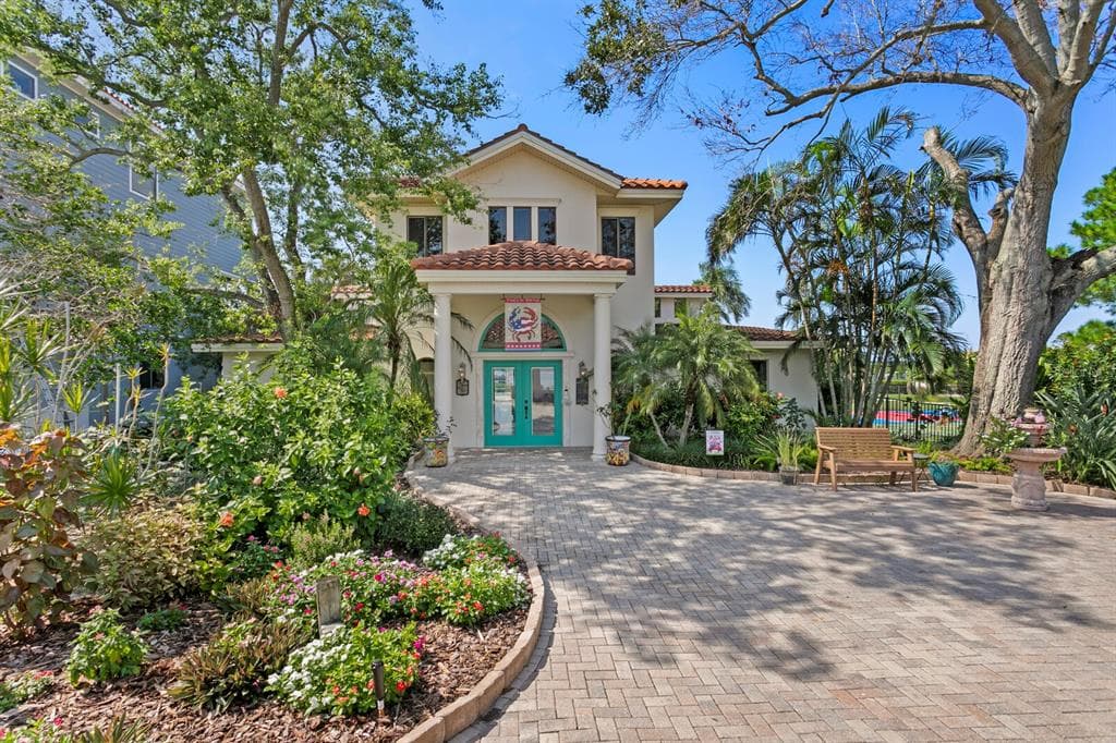 1632 SEA BREEZE DRIVE 2
