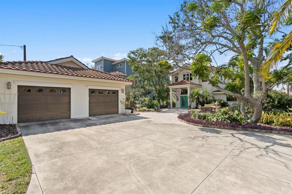1632 SEA BREEZE DRIVE 3