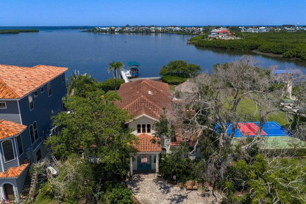 1632 SEA BREEZE DRIVE 1