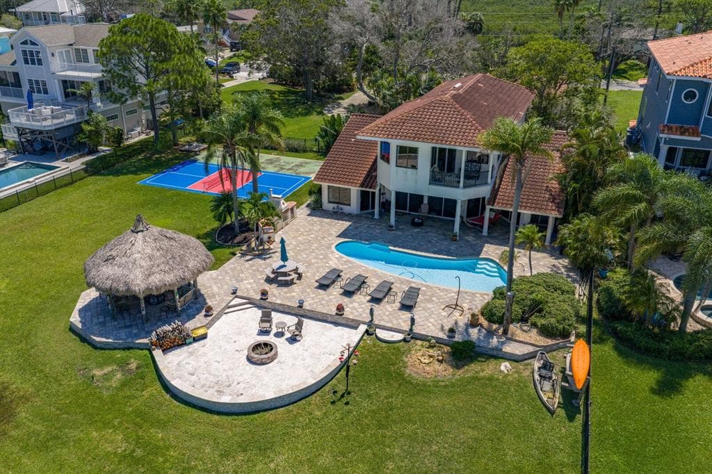 1632 SEA BREEZE DRIVE 4