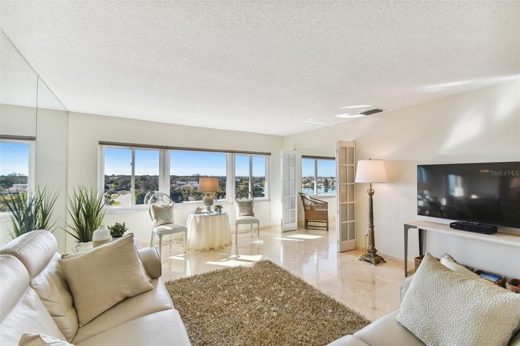 100 BLUFF VIEW DRIVE 607A photo 23