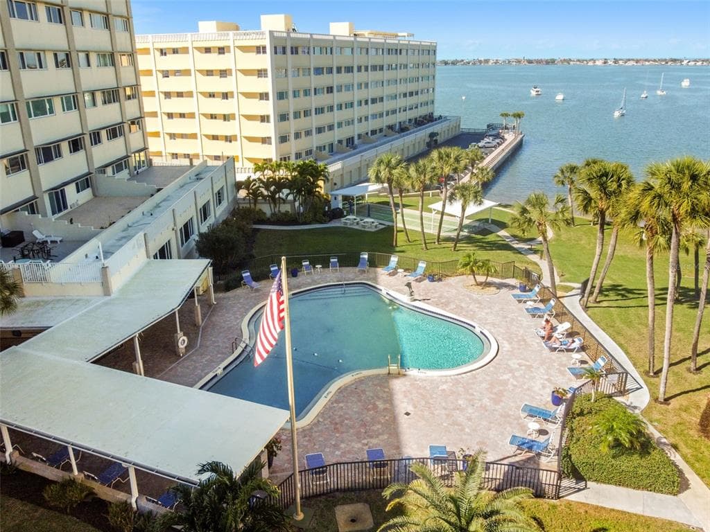 100 BLUFF VIEW DRIVE #607A 1