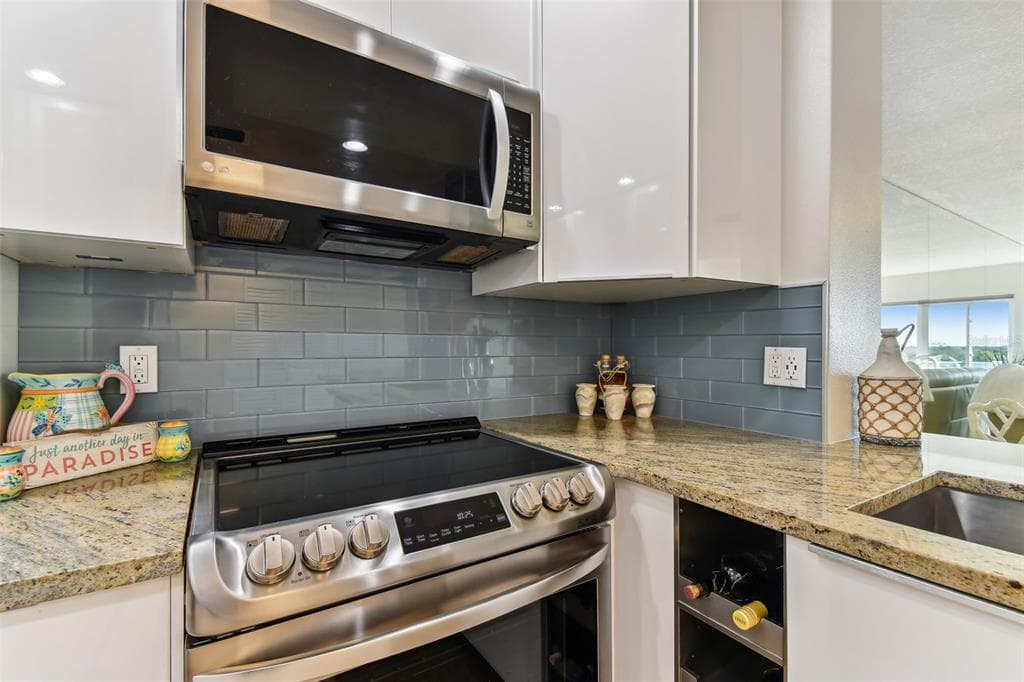 100 BLUFF VIEW DRIVE 607A photo 15