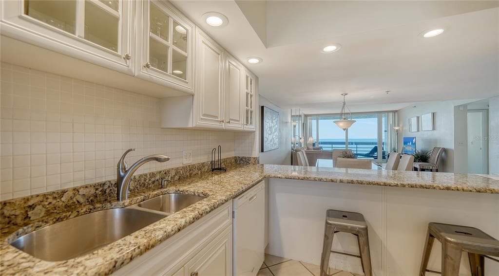 1055 GULF OF MEXICO DRIVE 504 photo 6