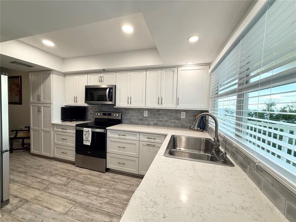 1480 GULF BOULEVARD 304 photo 7