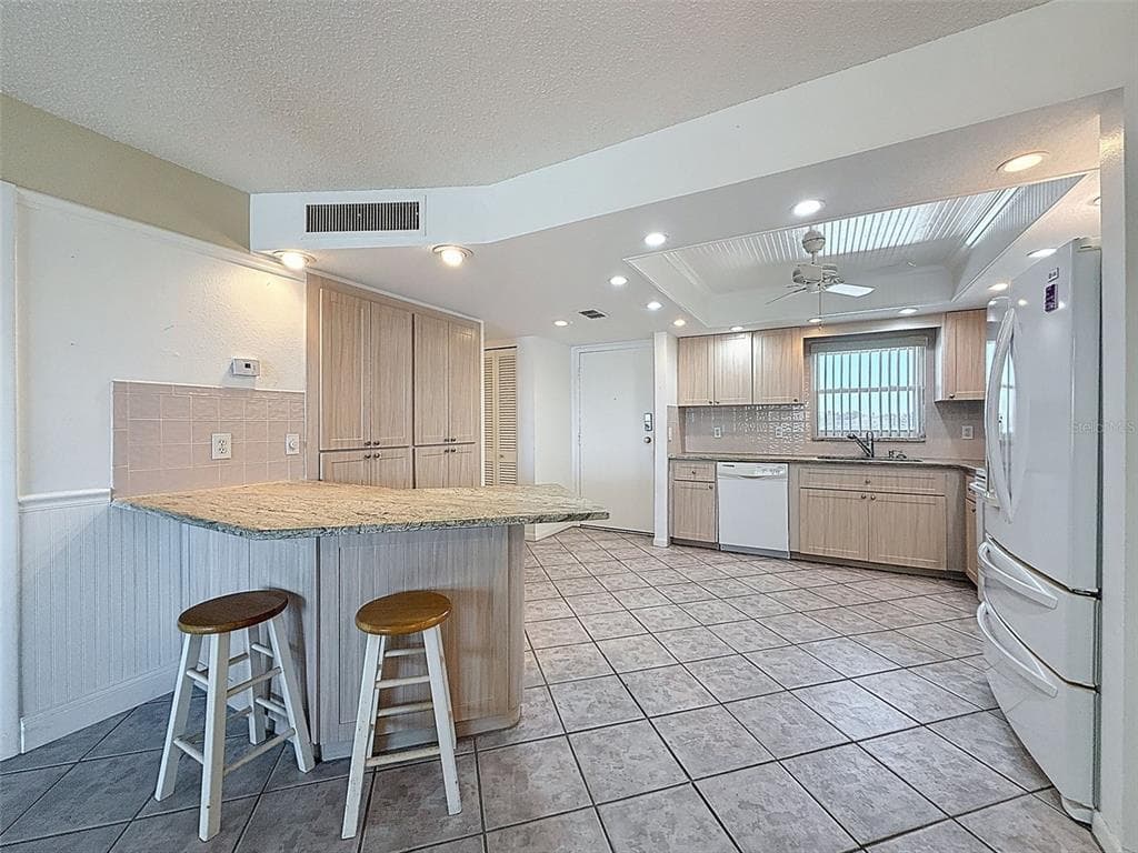 4550 COVE CIRCLE 507 photo 6