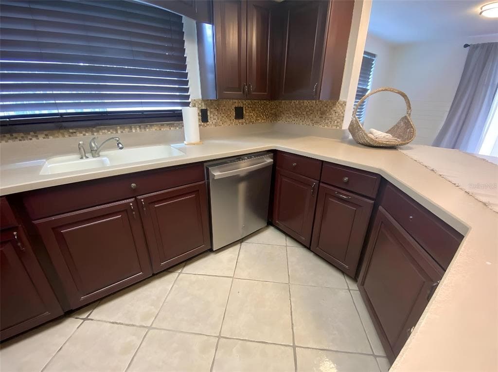 1817 DARTMOUTH DRIVE photo 9