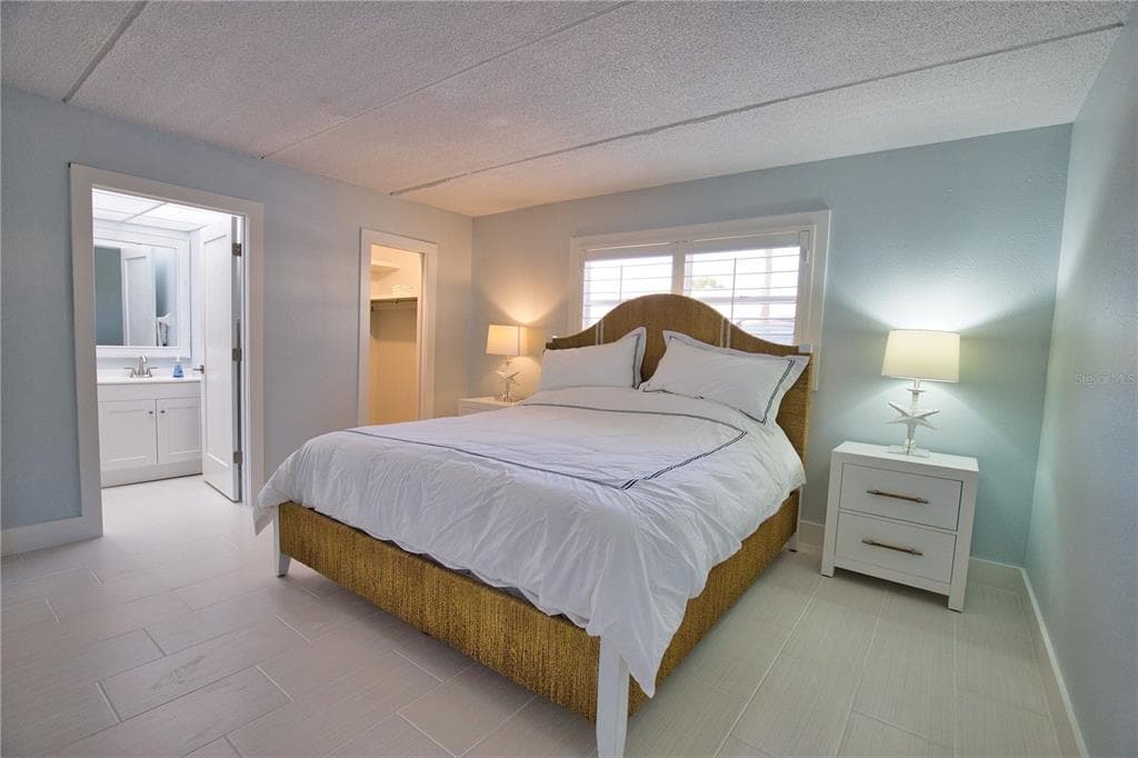 902 GIBBS ROAD 184 photo 20