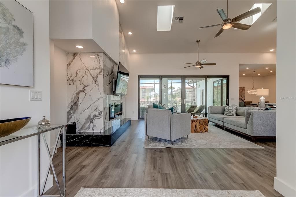 112 LEEWARD ISLAND 3