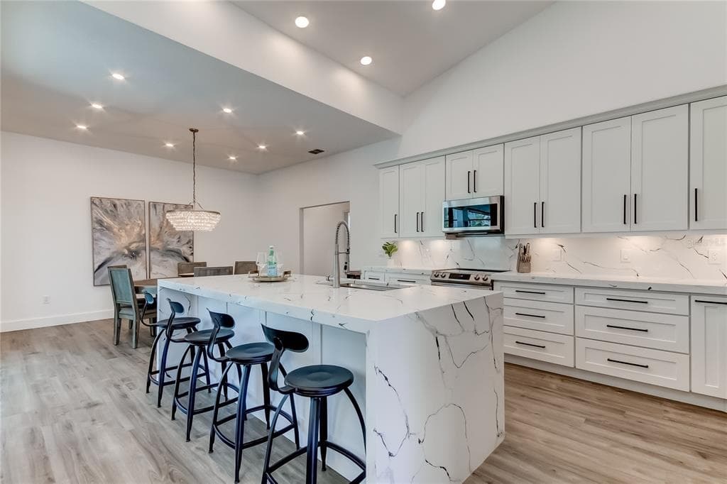 112 LEEWARD ISLAND 5
