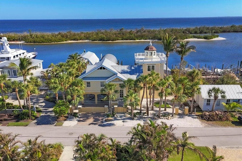 208 HARBOR DRIVE 2