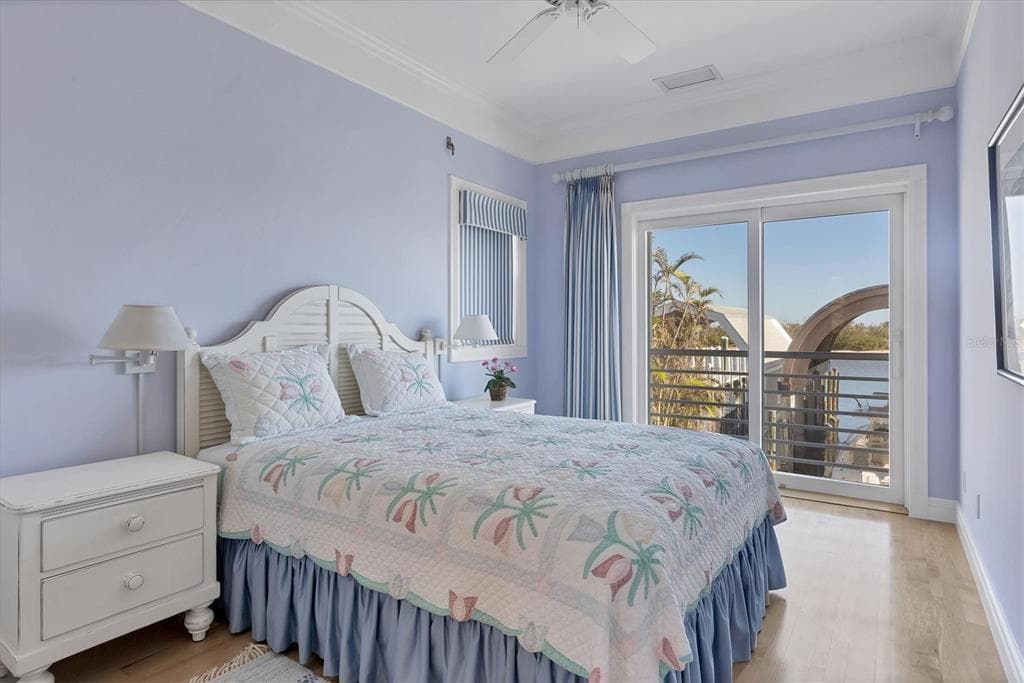 208 HARBOR DRIVE photo 17