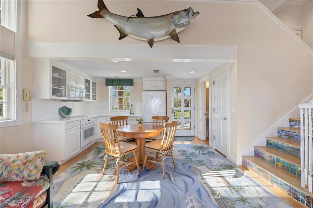 208 HARBOR DRIVE photo 10