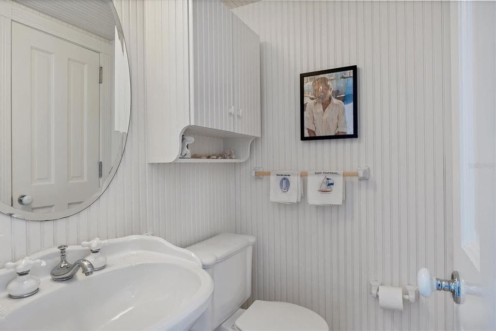 208 HARBOR DRIVE photo 14