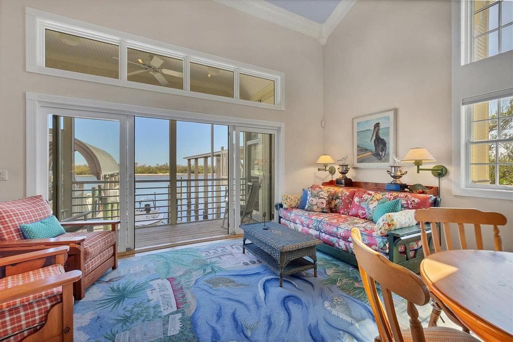 208 HARBOR DRIVE photo 8
