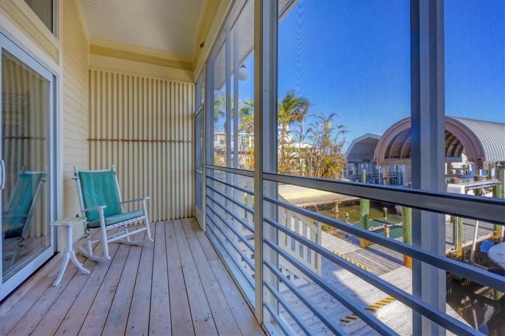 208 HARBOR DRIVE photo 25