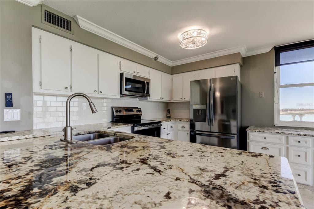 6265 SUN BOULEVARD 806 photo 9