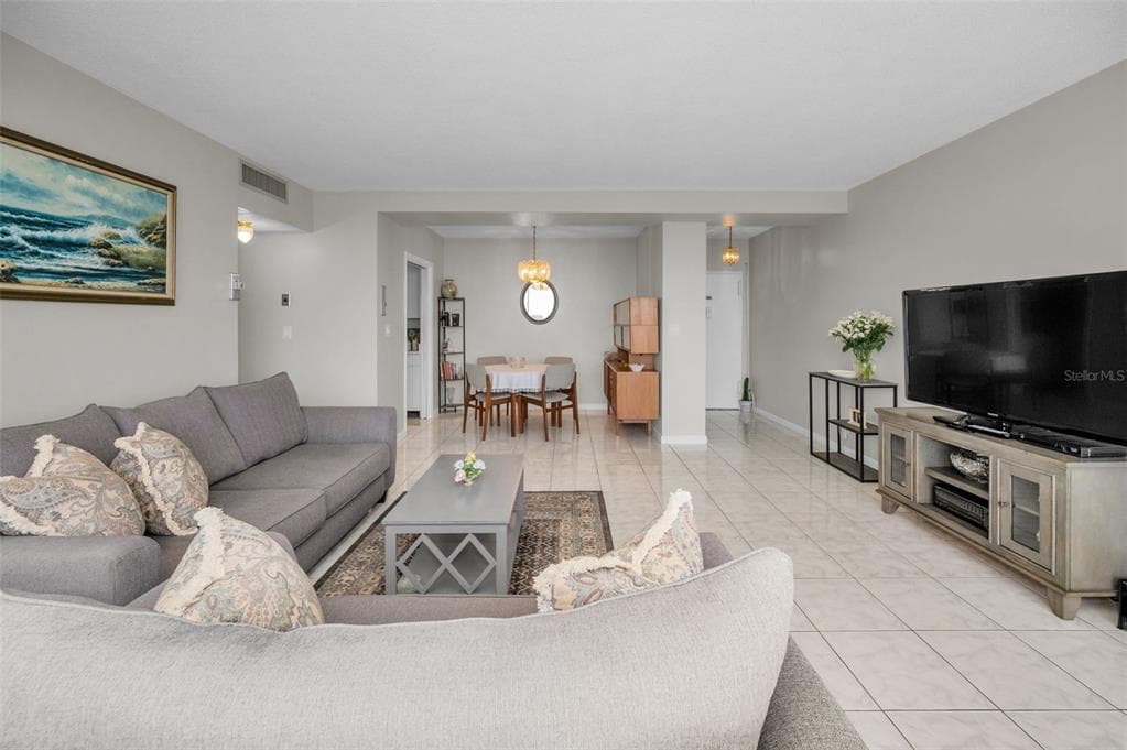 31 ISLAND WAY 605 photo 14