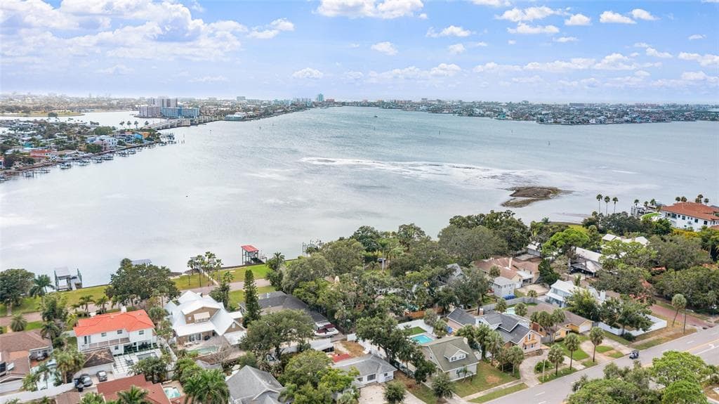 311 SUNSET DRIVE N 3