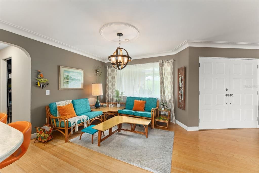 2422 TOPPING PLACE photo 12