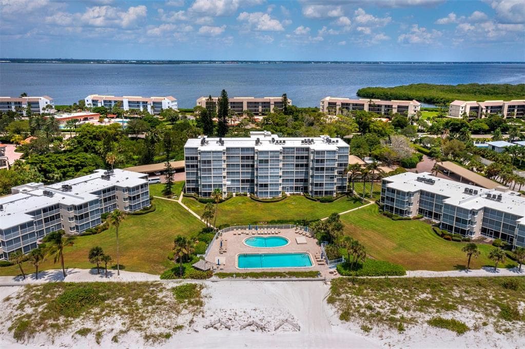 4825 GULF OF MEXICO DRIVE 105 photo 3