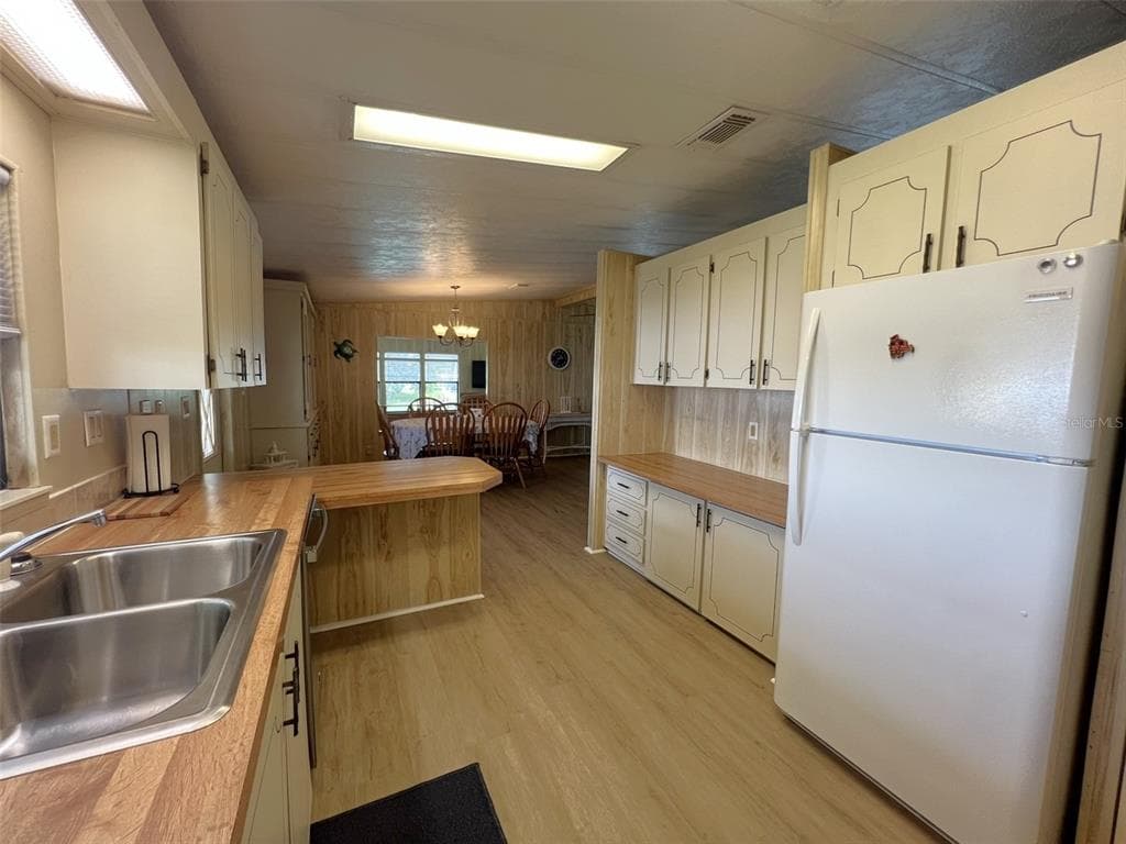 2055 S FLORAL AVENUE 133 photo 10