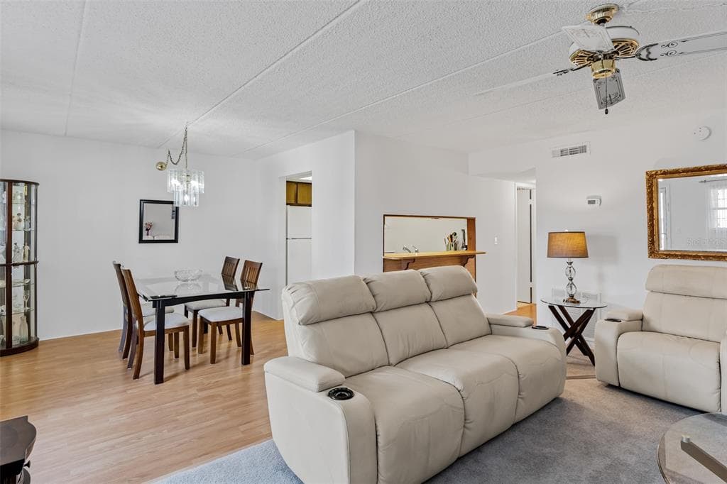 12760 INDIAN ROCKS ROAD 546 photo 4