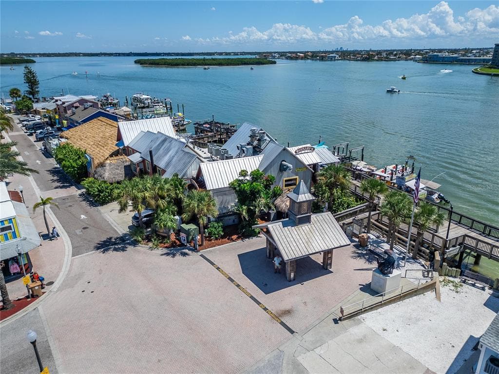 10178 GULF BOULEVARD photo 24