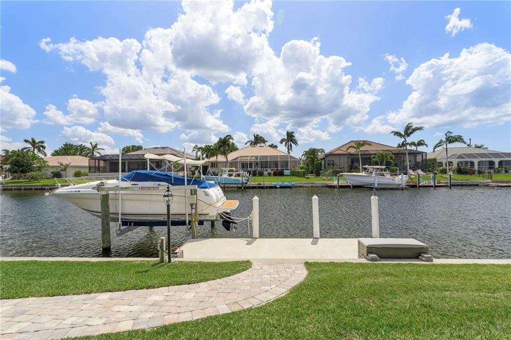 571 PORT BENDRES DRIVE photo 11