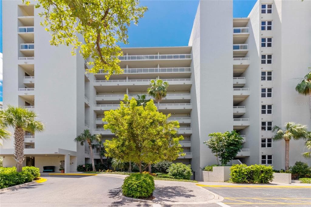 230 SANDS POINT ROAD 3205 photo 2