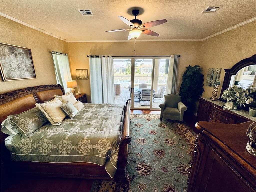1024 SAN MATEO DRIVE 4