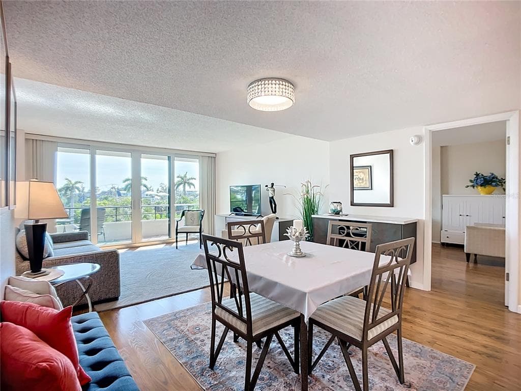 6415 MIDNIGHT PASS ROAD 306 photo 20