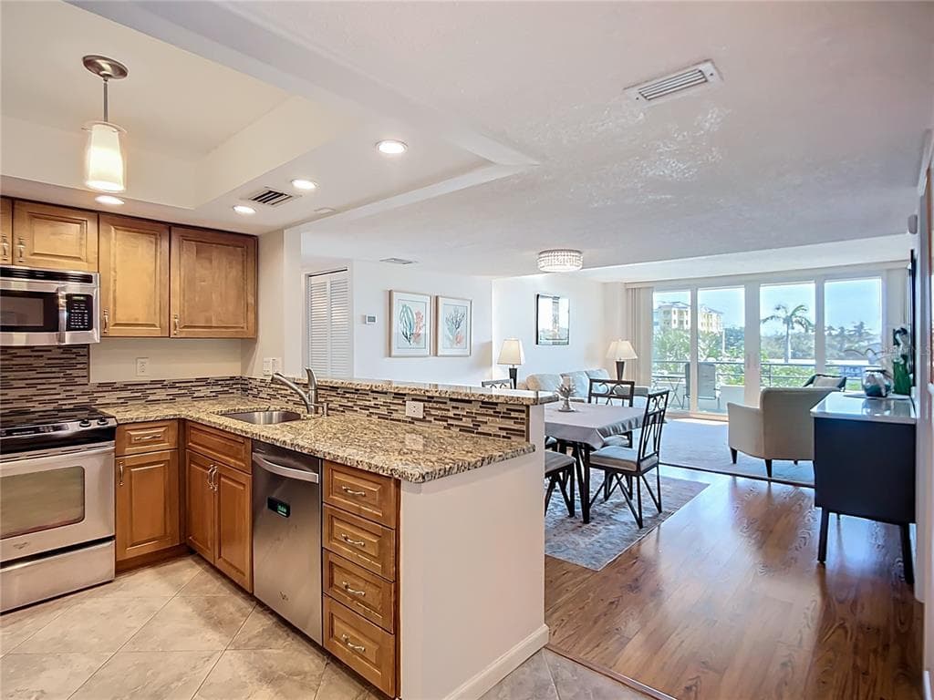 6415 MIDNIGHT PASS ROAD 306 photo 15