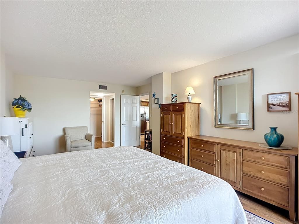 6415 MIDNIGHT PASS ROAD 306 photo 25