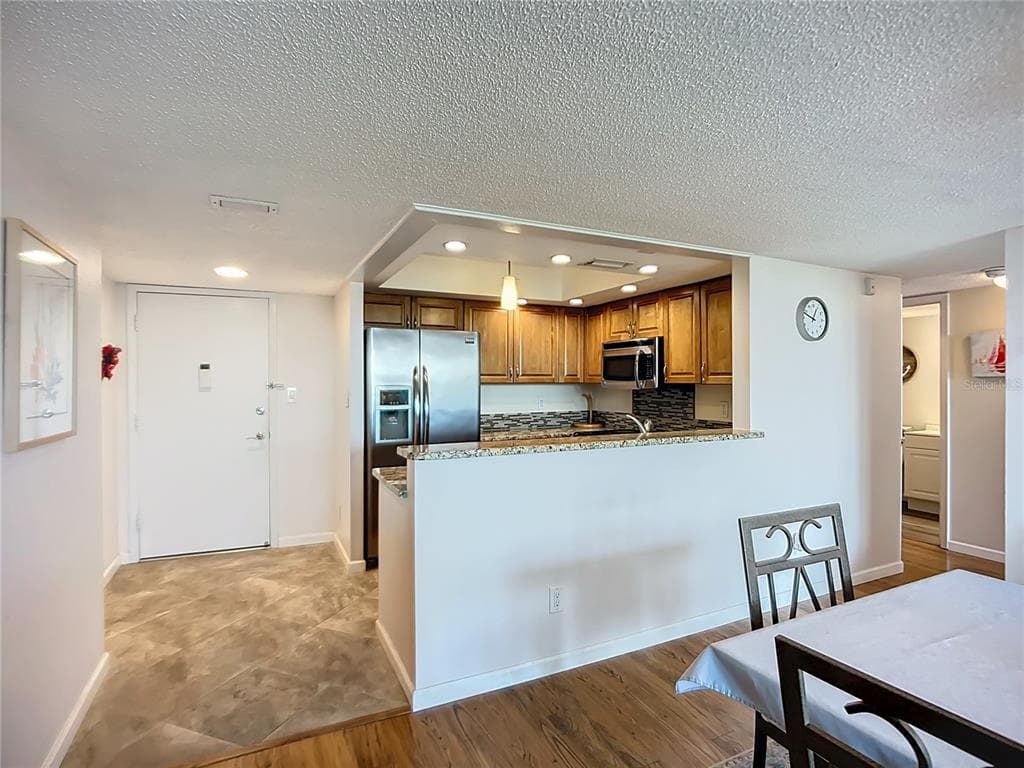 6415 MIDNIGHT PASS ROAD 306 photo 21